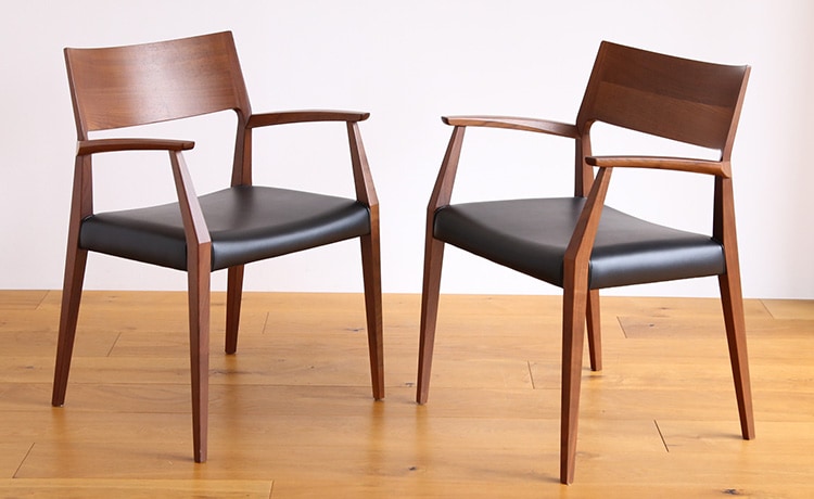 展示特価】 日進木工 ダイニングチェア 2脚セット アームチェア/肘付き