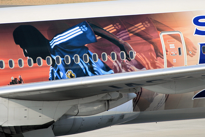 SAMURAI BLUE 2006 JAL（日本航空） B777-300 JA8945