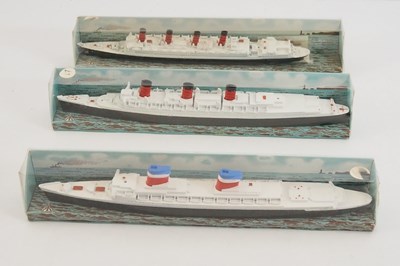 Lot 38 - A group of vintage TRI-ANG MINIC ships,