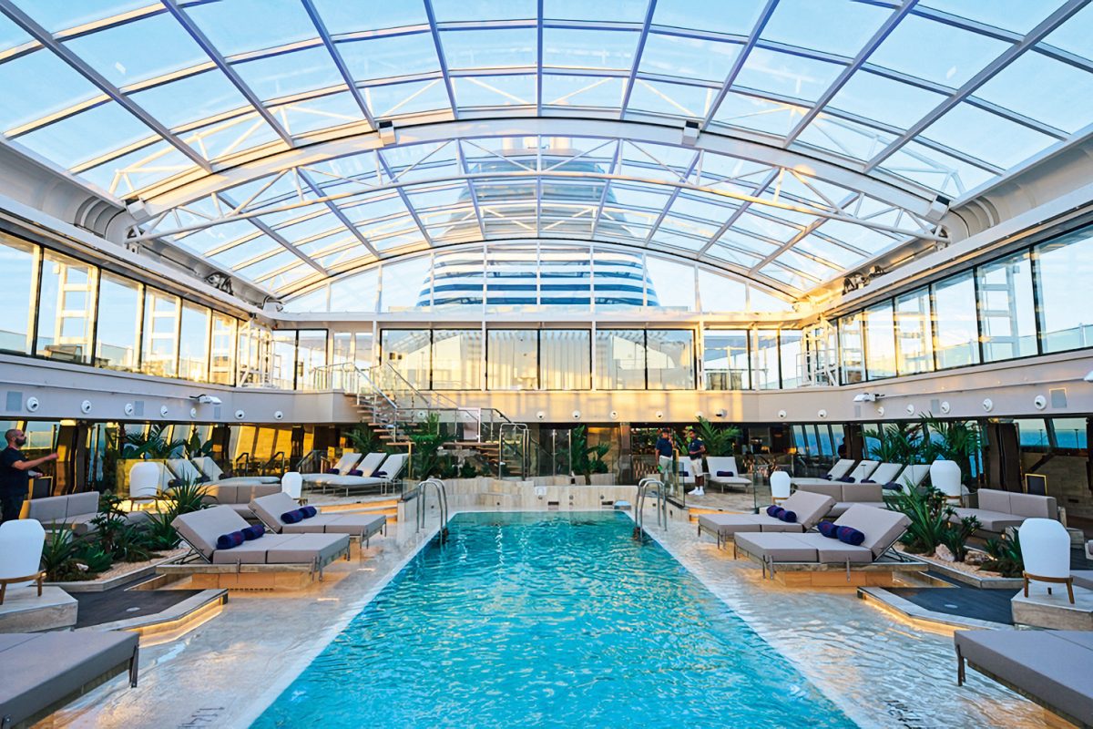 絶景インフィニティプールが誘う。世界屈指の新ラグジュアリー船