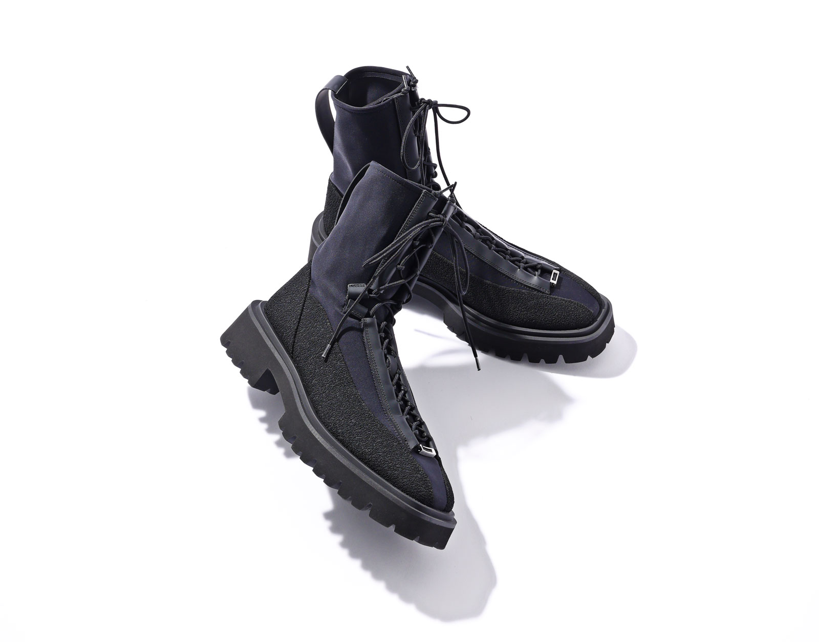 武骨なのに軽量かつ高伸縮！ フェラガモのブーツ【夏の最上級ギア＃4