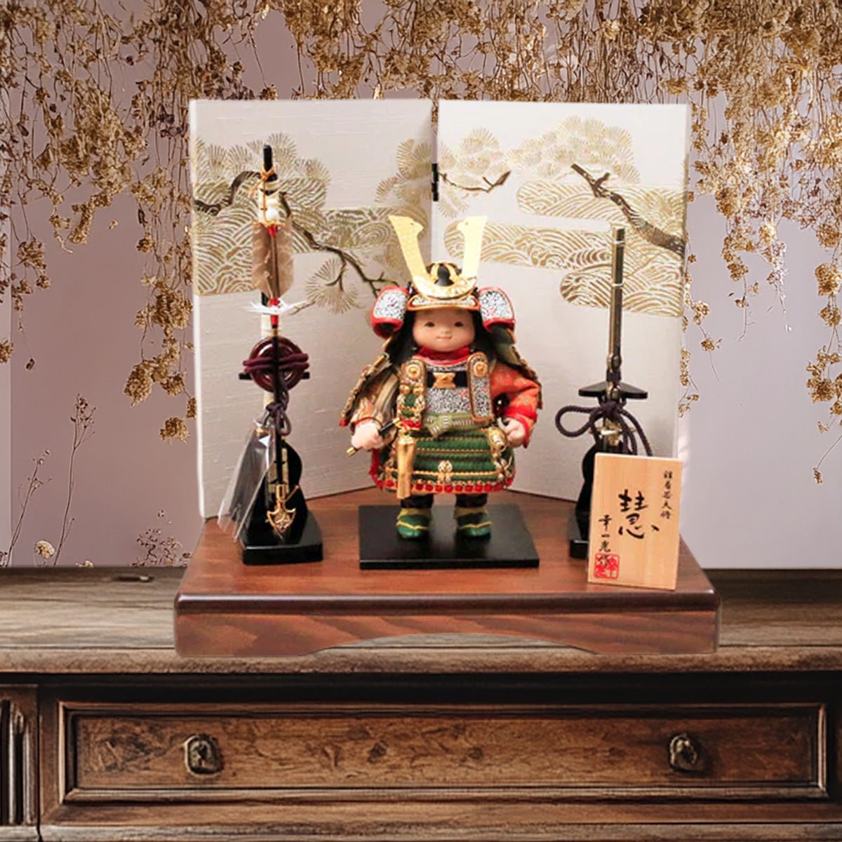 五月人形の大将飾り慧｜ 凛々しいお顔｜コンパクト おしゃれ 兜鎧飾り