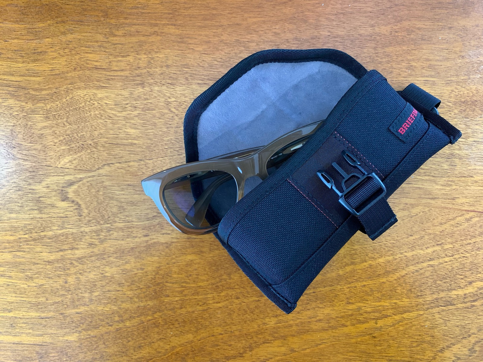 ブリーフィングのサングラスケースも、どうでしょう？ | GO/LOOK