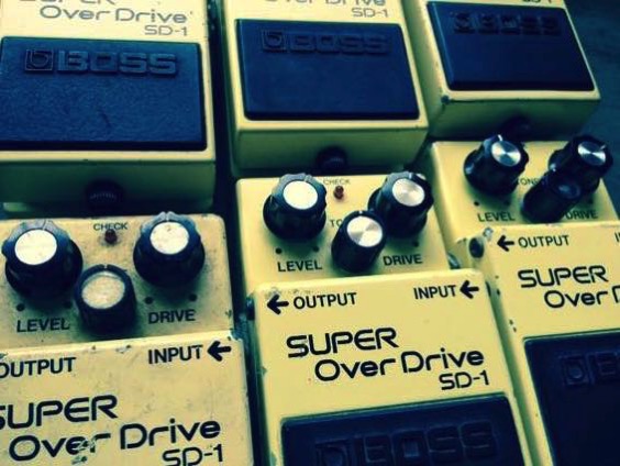 BOSS スーパーオーバードライブのオペアンプ（JRC4558D艶ありのSD-1