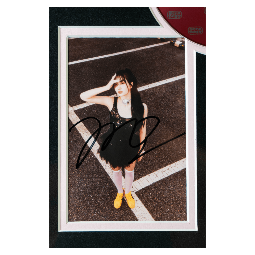 Twice Momo Autograph Memorabilia – Gold & Silver Pawn Shop