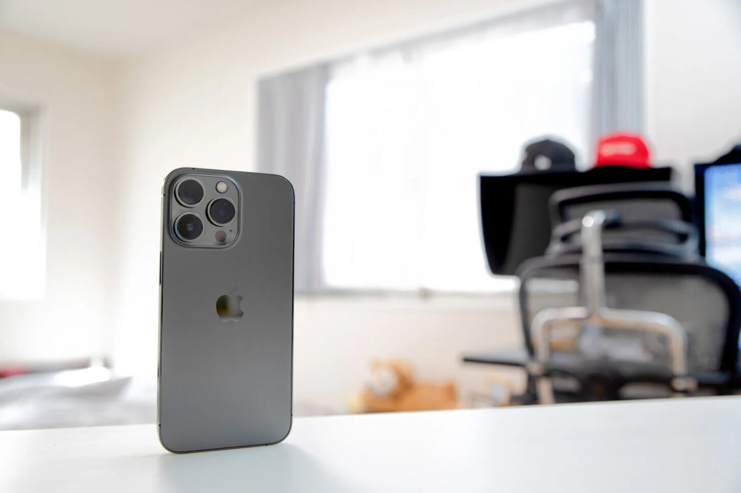 スマホフィルムに傷がついたらどうすればいい？対処法を紹介