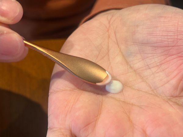 ご褒美に高級「ザ ハリウッド クリーム」使用感などレポしていこう