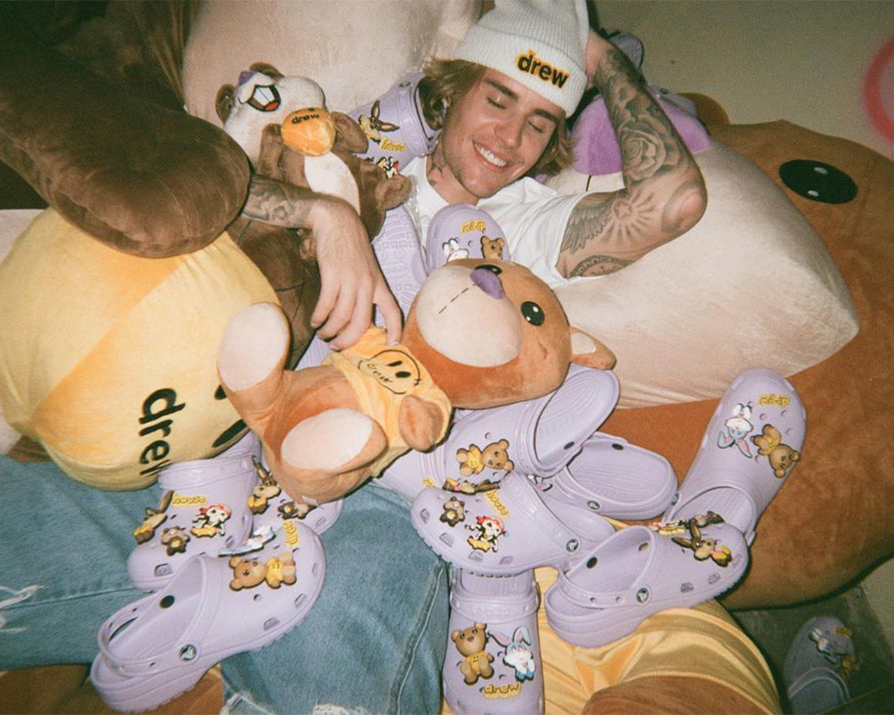The Secret to Scoring Justin Bieber's Crocs With Socks - Grazia USA