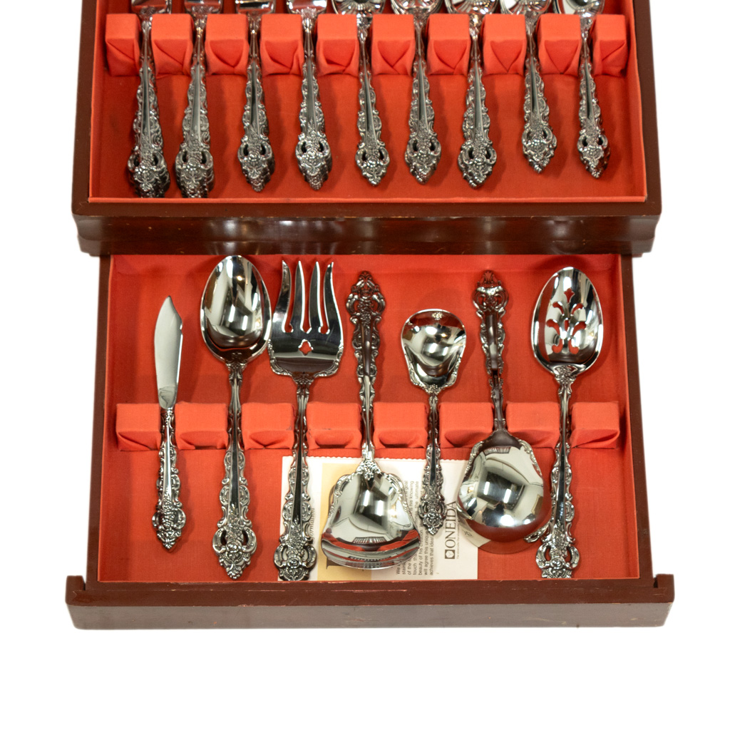 68 Piece ONEIDA DaVinci Stainless Steel Flatware Set | Grandview