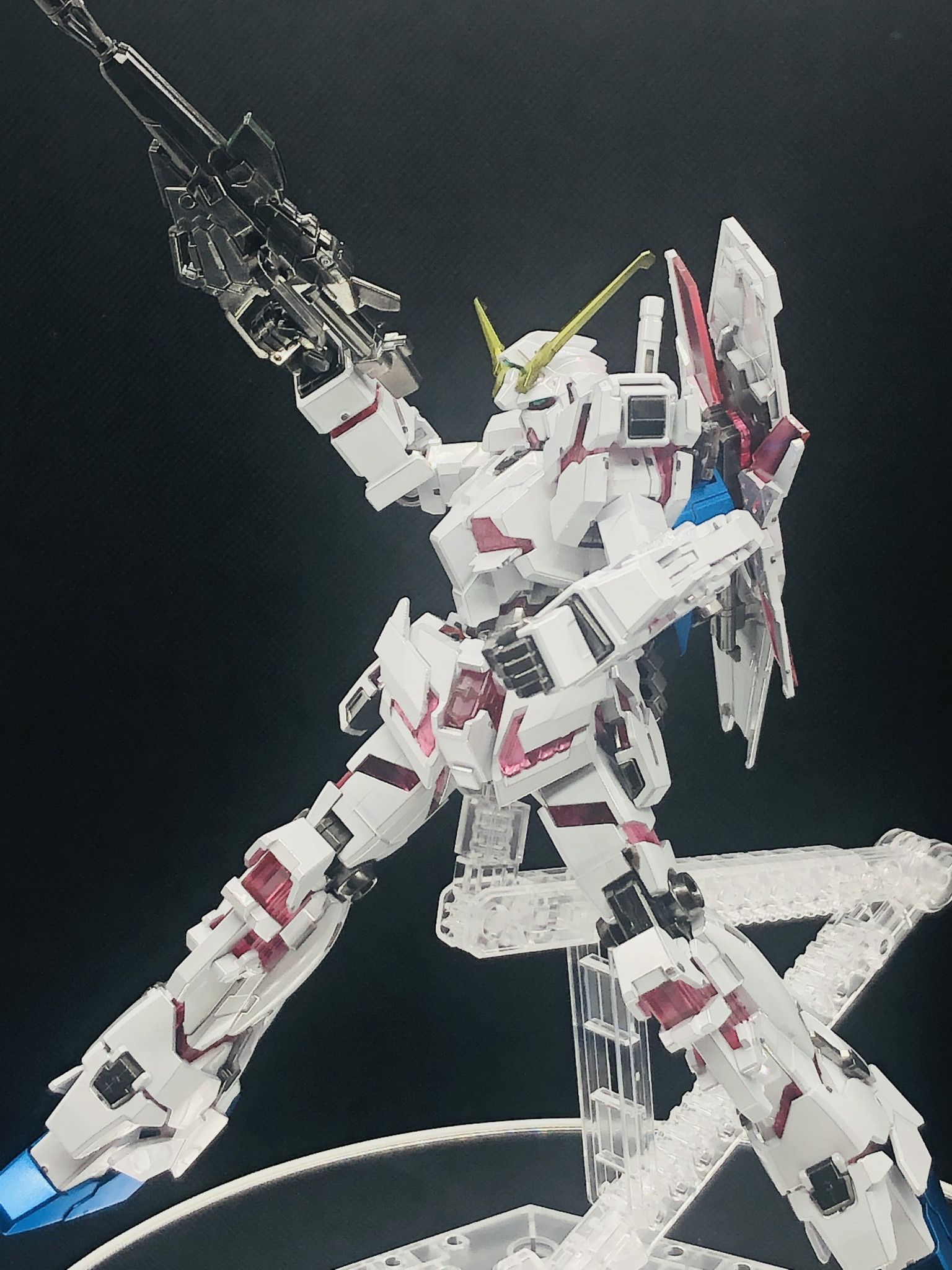 HGユニコーンガンダム、チタニウムフィニッシュ風全塗装完成品 HGUC