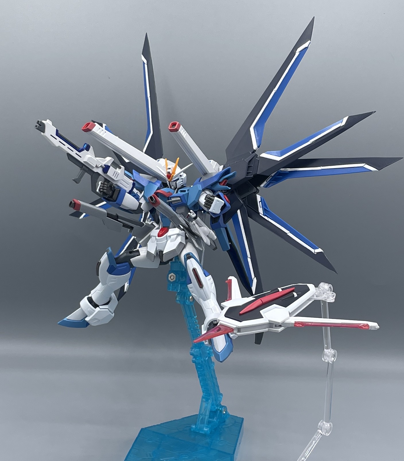 HGCE】ライジングフリーダムガンダム【筆塗り塗装】｜キャンプラさんの