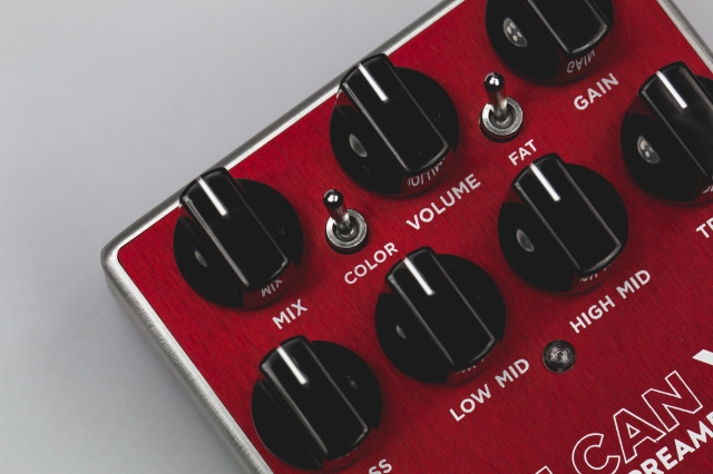 ベース用オーバードライブ/プリアンプ】Darkglassに新たなアイデアを