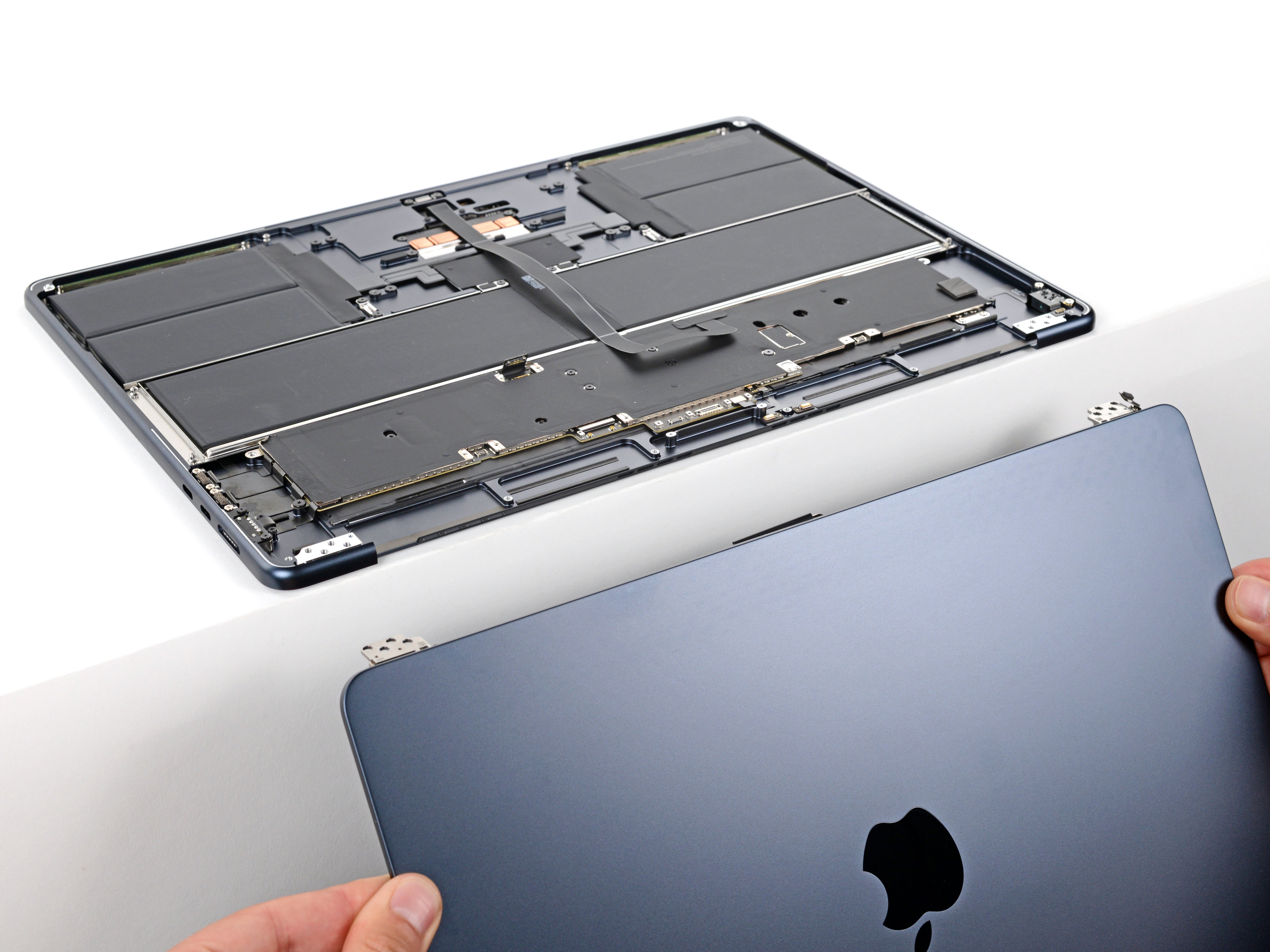 MacBook Air 2022 (M2) スクリーンの交換 - iFixit 修理ガイド