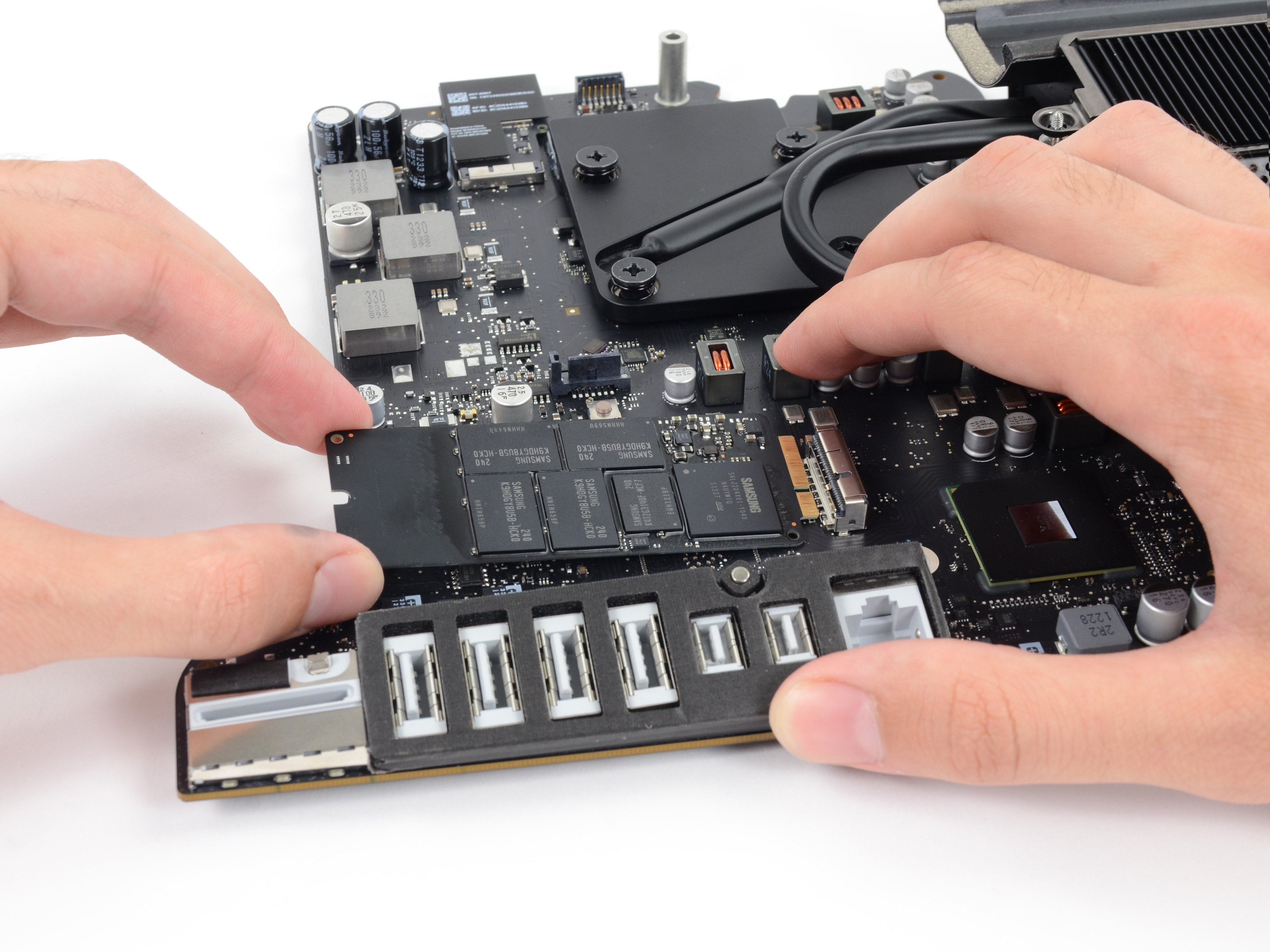 iMac Intel 27インチ Retina 5K Display Blade SSDの交換 - iFixit