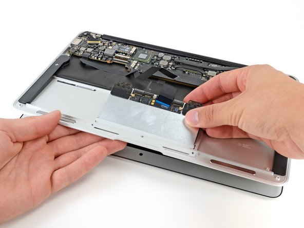 MacBook Air 11インチ Mid 2011 トラックパッドの交換 - iFixit 修理ガイド