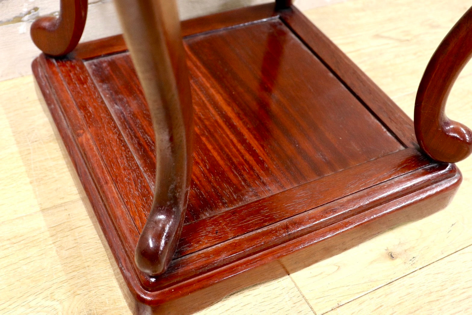 GMHS473○karimoku / カリモク 透かし彫り 木製 天然木 花台 飾り台