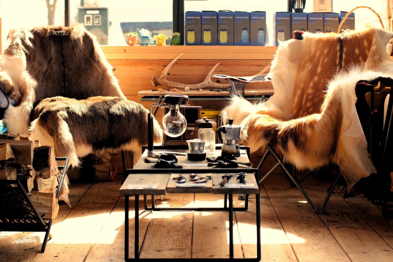 エゾシカ毛皮のラグマット、展示販売しています 【YUKARA AUTO CAMP