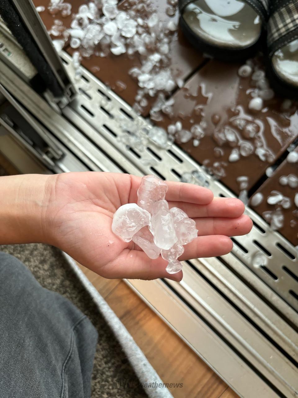 東京・八王子で雹(ヒョウ) 注目の空の写真 ウェザーニュース