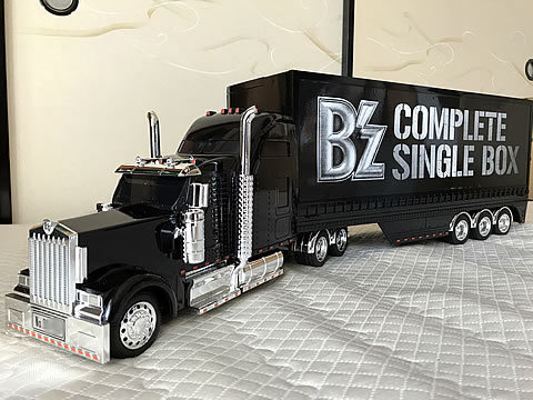 B'z COMPLETE SINGLE BOX -Trailer Edition-: スーパー自由人3