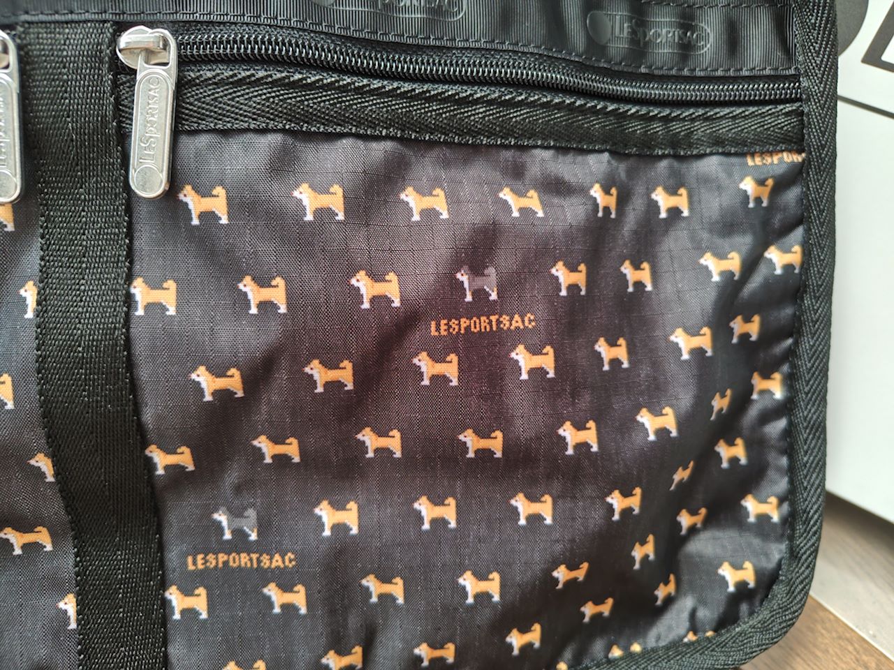 柴犬飼い主の心をくすぐるレスポートサック シバピクセル | あずきと