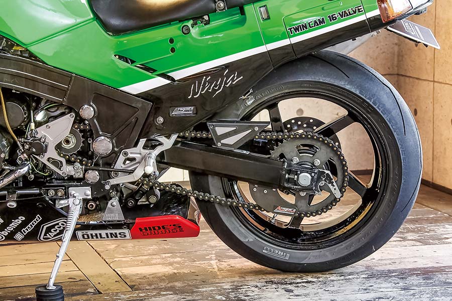 ガレージ モトテック×ヒデズガレージ ZX-10（KAWASAKI ZX-10