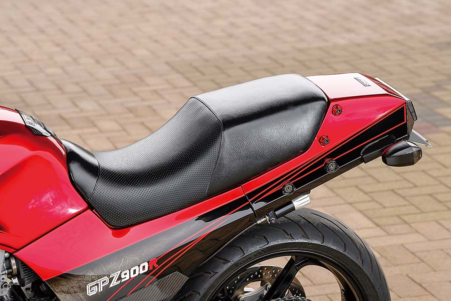 トレーディングガレージ ナカガワ GPZ900R（KAWASAKI GPZ900R