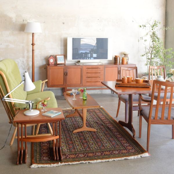 G-PLANのおしゃれなビンテージテーブル、スマートなデザインのネスト