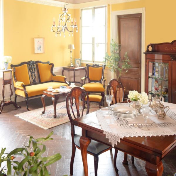 フランスのアンティーククロス、繊細なカットワークのおしゃれな