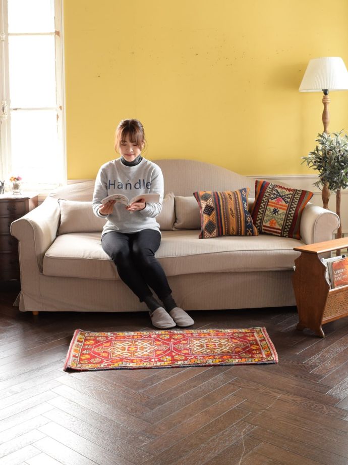 オリエンタルな雰囲気漂うオールド絨毯、おしゃれなトライバルラグ(m