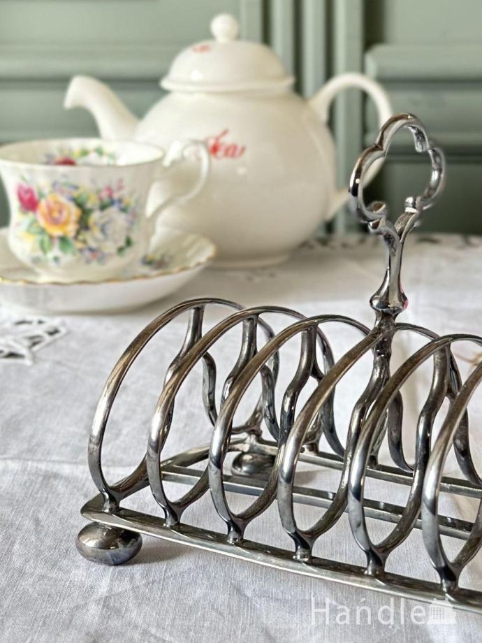 英国アンティークのおしゃれな器、シルバープレートのトーストラック(m