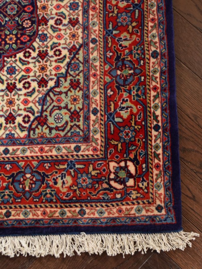 マヒデザインのおしゃれなペルシャ絨毯、サラブSarabの美しい