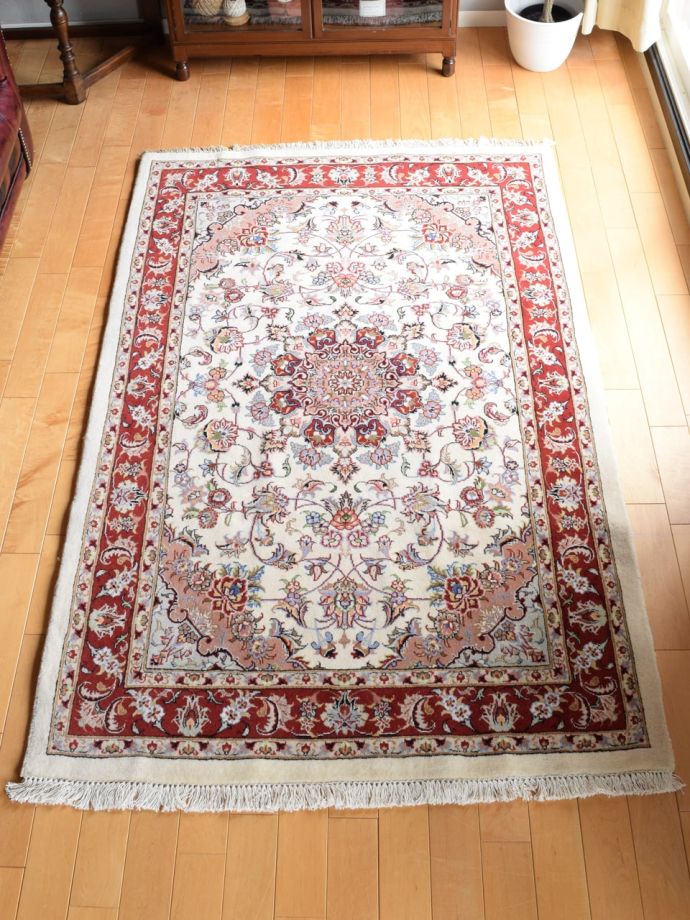 美しいメダリオン模様の手織りの絨毯、Mash'had（マシュハド）の