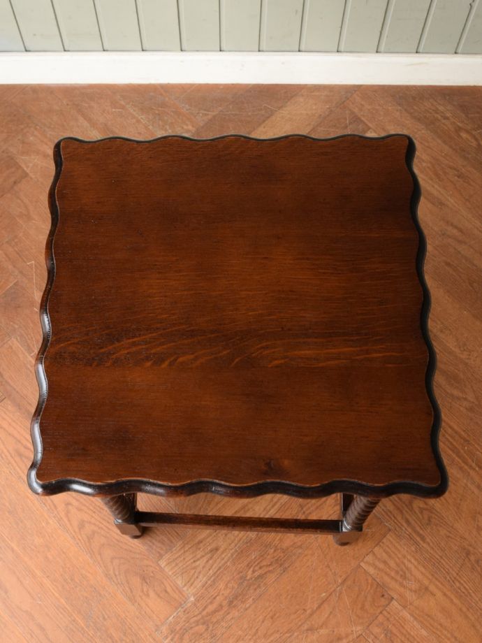 アンティークのサイドテーブル、ツイスト脚の美しい英国の