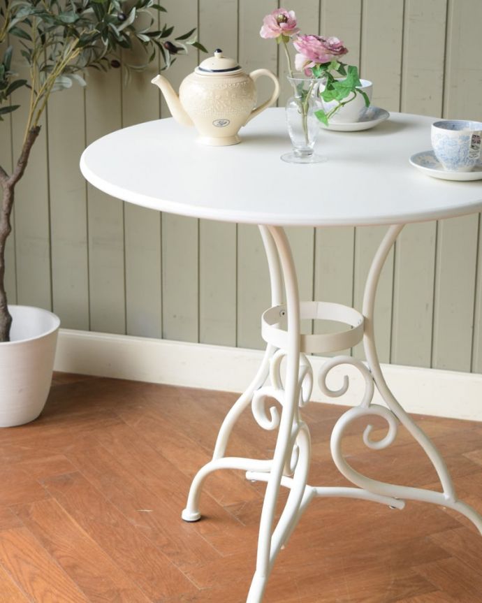 フランスのアンティーク調家具、コントワール・ドゥ・ファミーユの