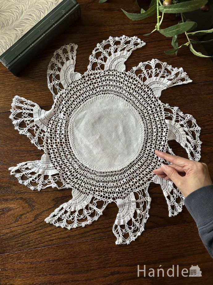 フランスから届いた太陽の形のアンティーク、クロッシェレースの