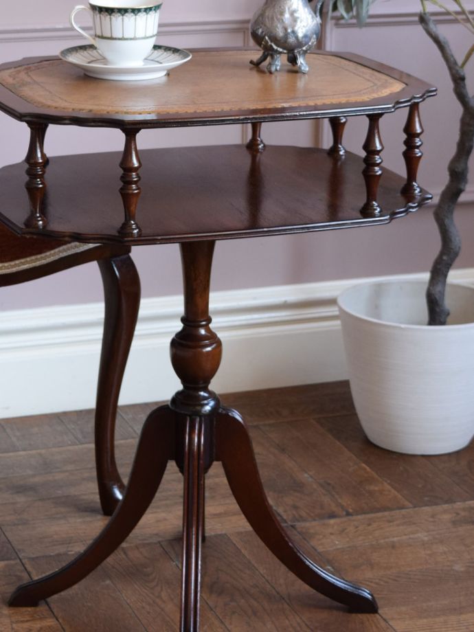 英国アンティークのおしゃれなティーテーブル、トライポット脚のサイド