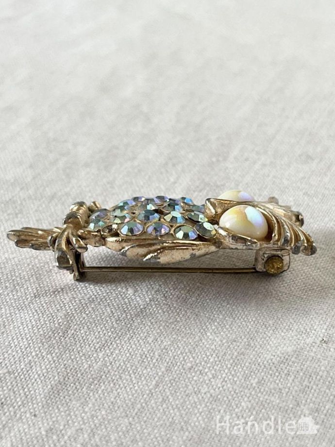 イギリスから届いたビンテージブローチ、幸せを運んでくるフクロウの