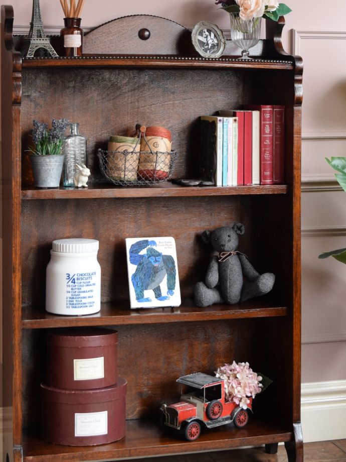 イギリスから届いたおしゃれな本棚、オーク材のアンティークブック