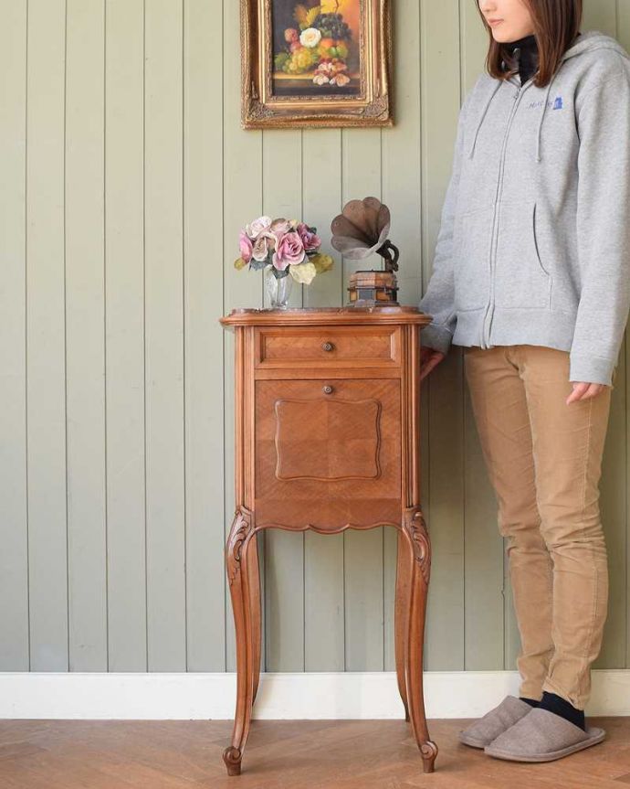 フランスのアンティーク家具、大理石天板のナイトテーブル