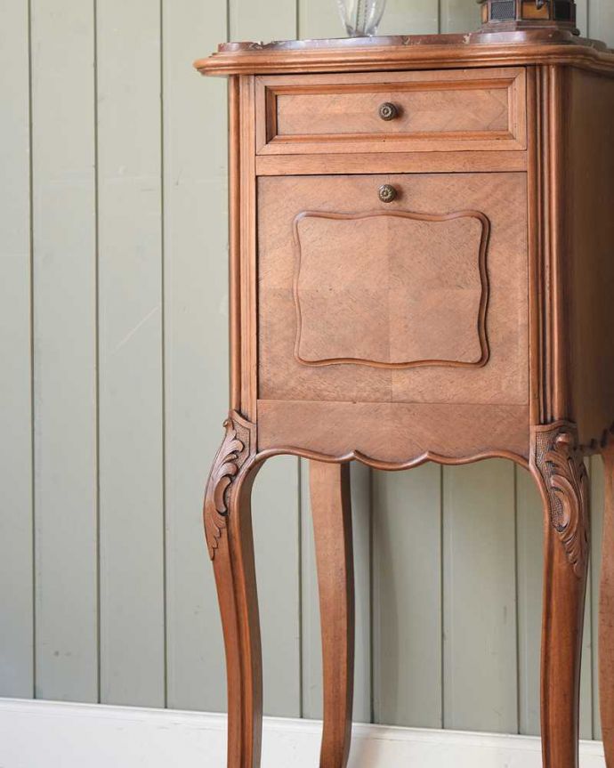 フランスのアンティーク家具、大理石天板のナイトテーブル