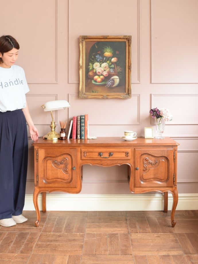 フランスから届いた猫足のおしゃれな書斎机、フレンチカブリオールの