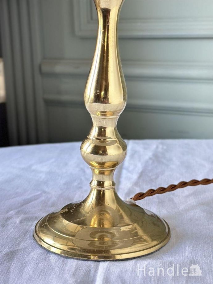 イギリスから届いた豪華なアンティークの照明、キラキラに輝くテーブル