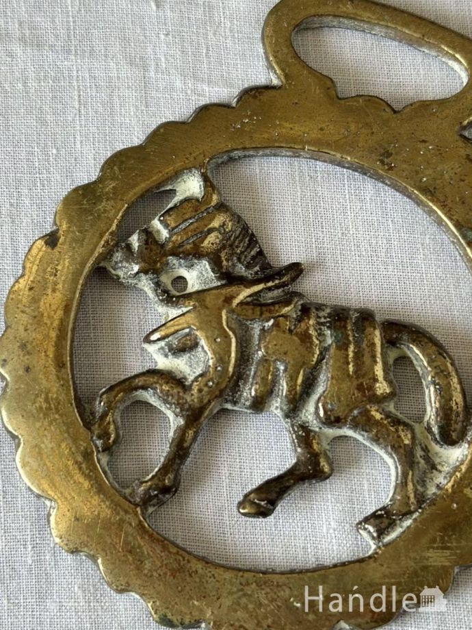 英国アンティークのラッキーアイテム、馬モチーフの真鍮製ホースブラス