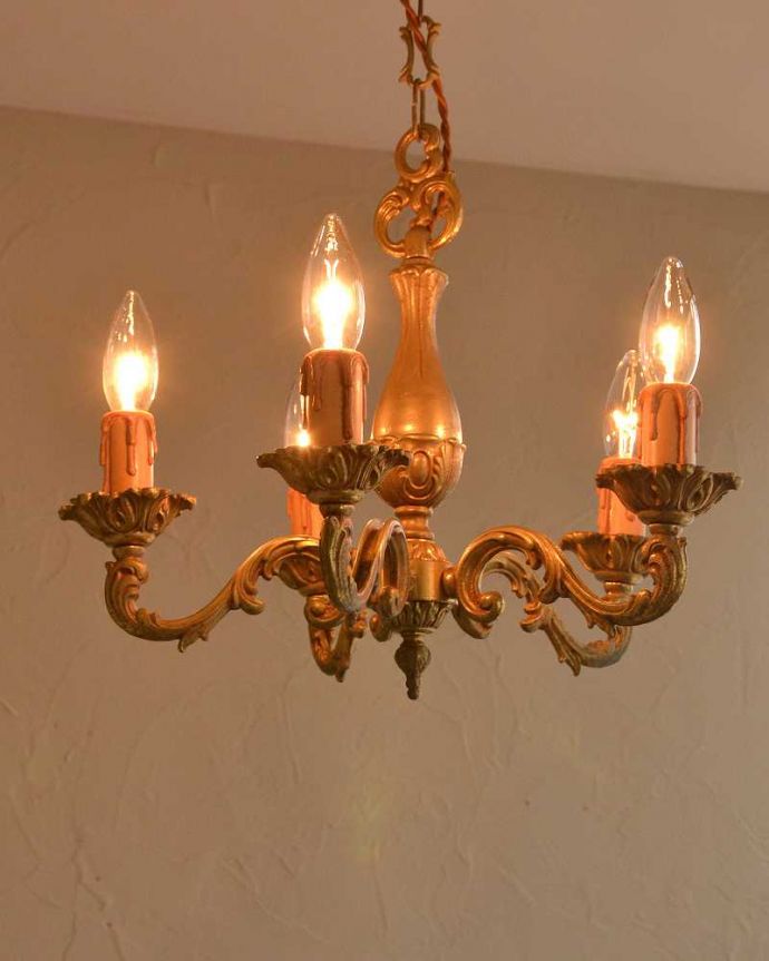フランス輸入のアンティークシャンデリア(真鍮製5灯)（E17