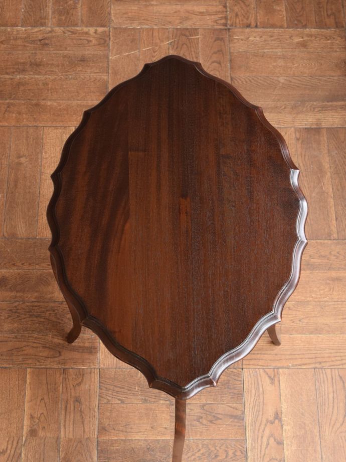 イギリスから届いたマホガニー材のオケージョナルテーブル、天板の