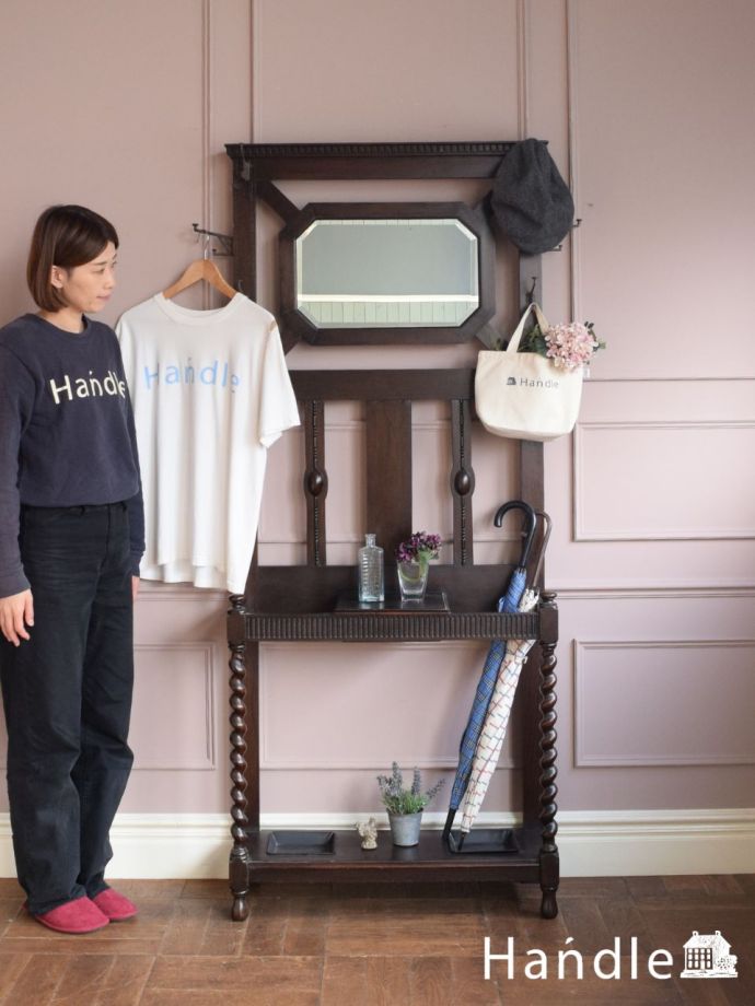 英国から届いた玄関に置くアンティーク家具、ツイストが美しいホール