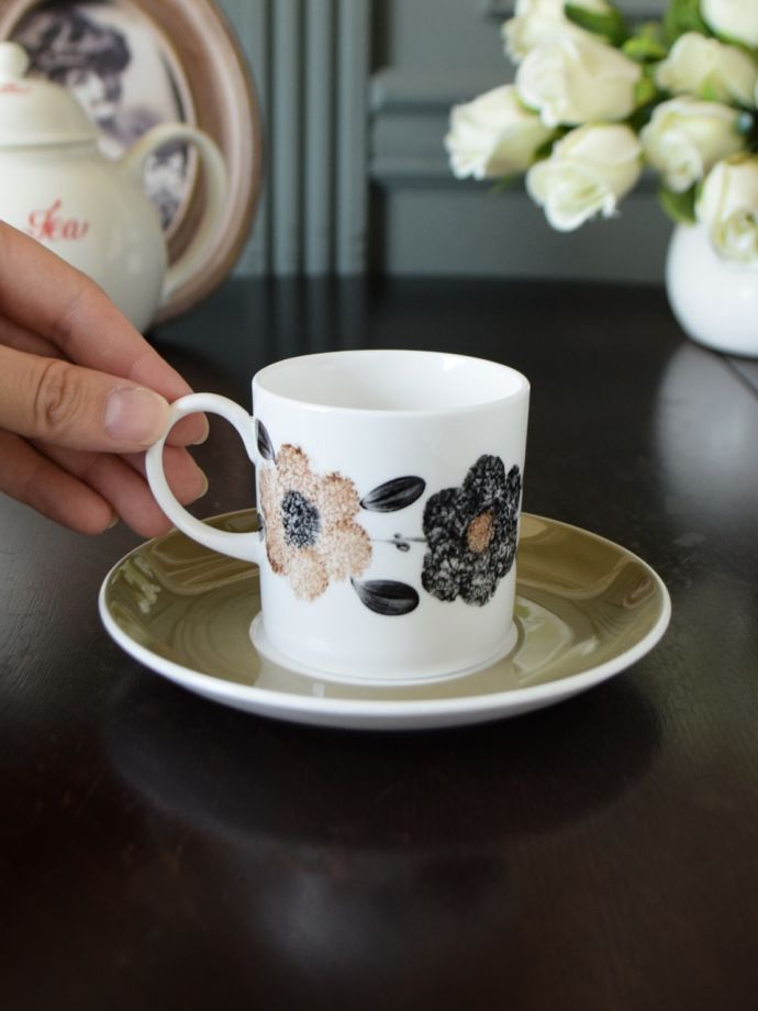 スージークーパー（Susie Cooper）のビンテージ食器、フラワーモチーフ