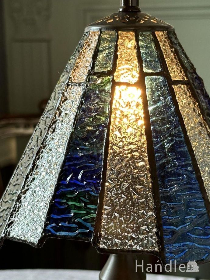 アールデコ調のステンドグラスのシェード、アンティーク調のおしゃれな