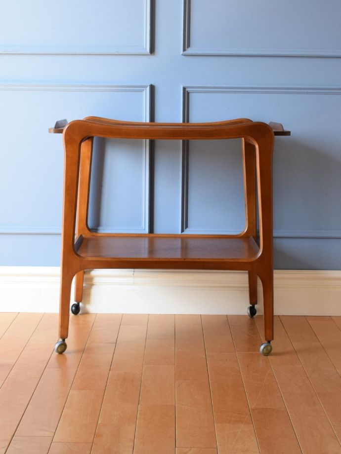 ミッドセンチュリースタイルのカッコいいワゴン、北欧スタイルの