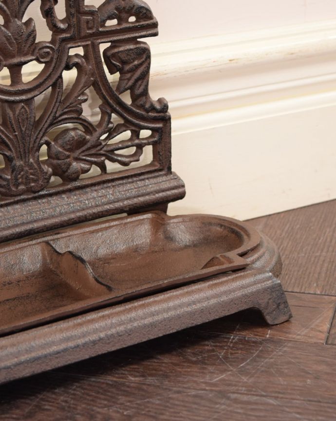 アンティーク調のおしゃれな傘立て、アイアンのアンブレラスタンド